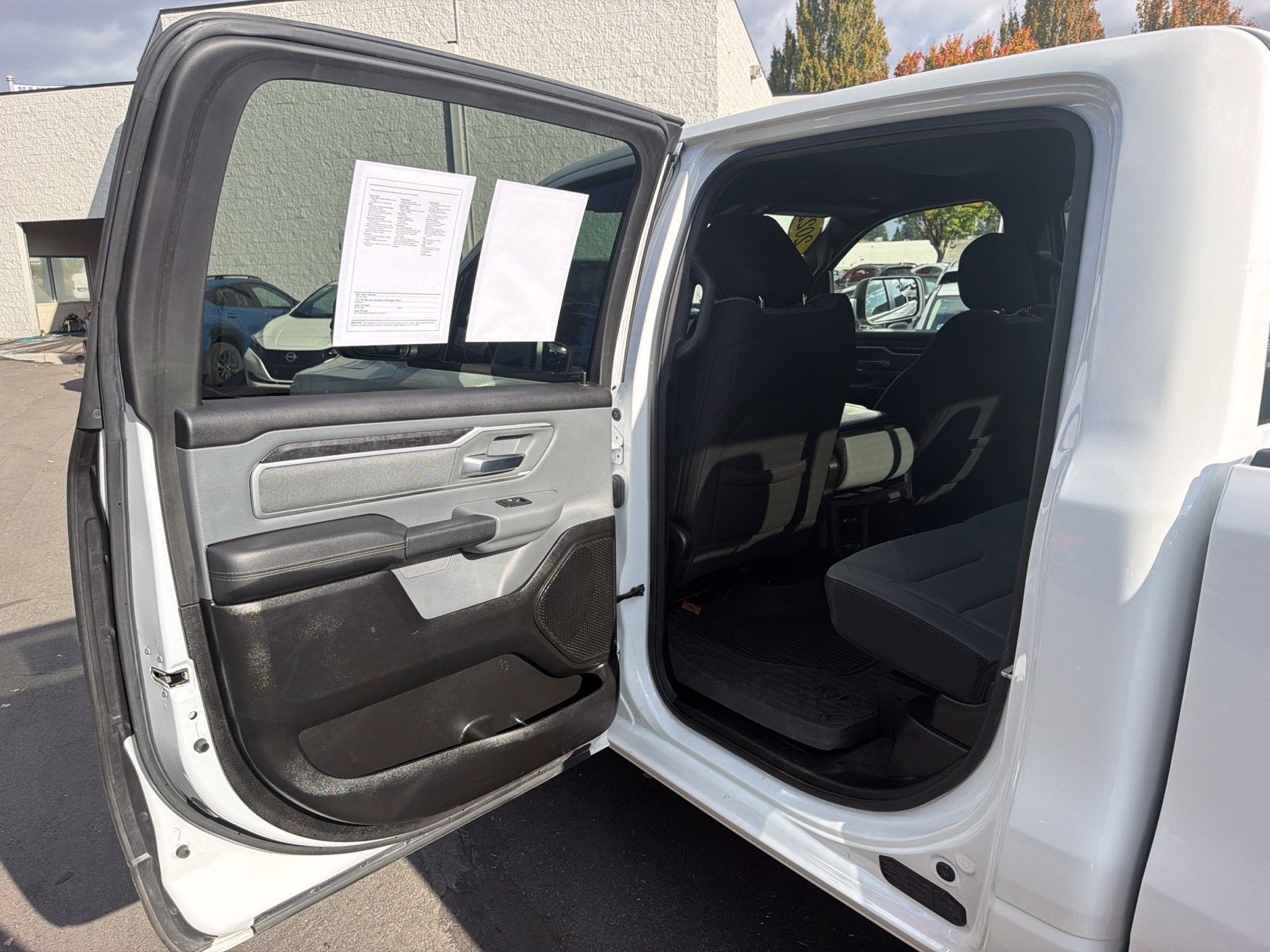 2022 RAM 1500 Big Horn Crew Cab 4x4 6'4" Box