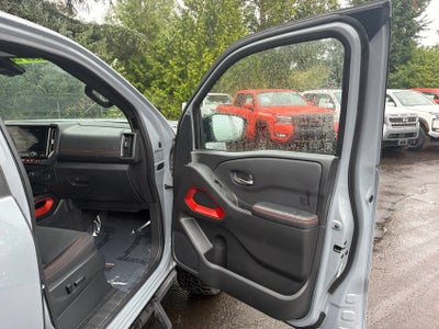 2025 Nissan Frontier Crew Cab PRO-4X 4x4