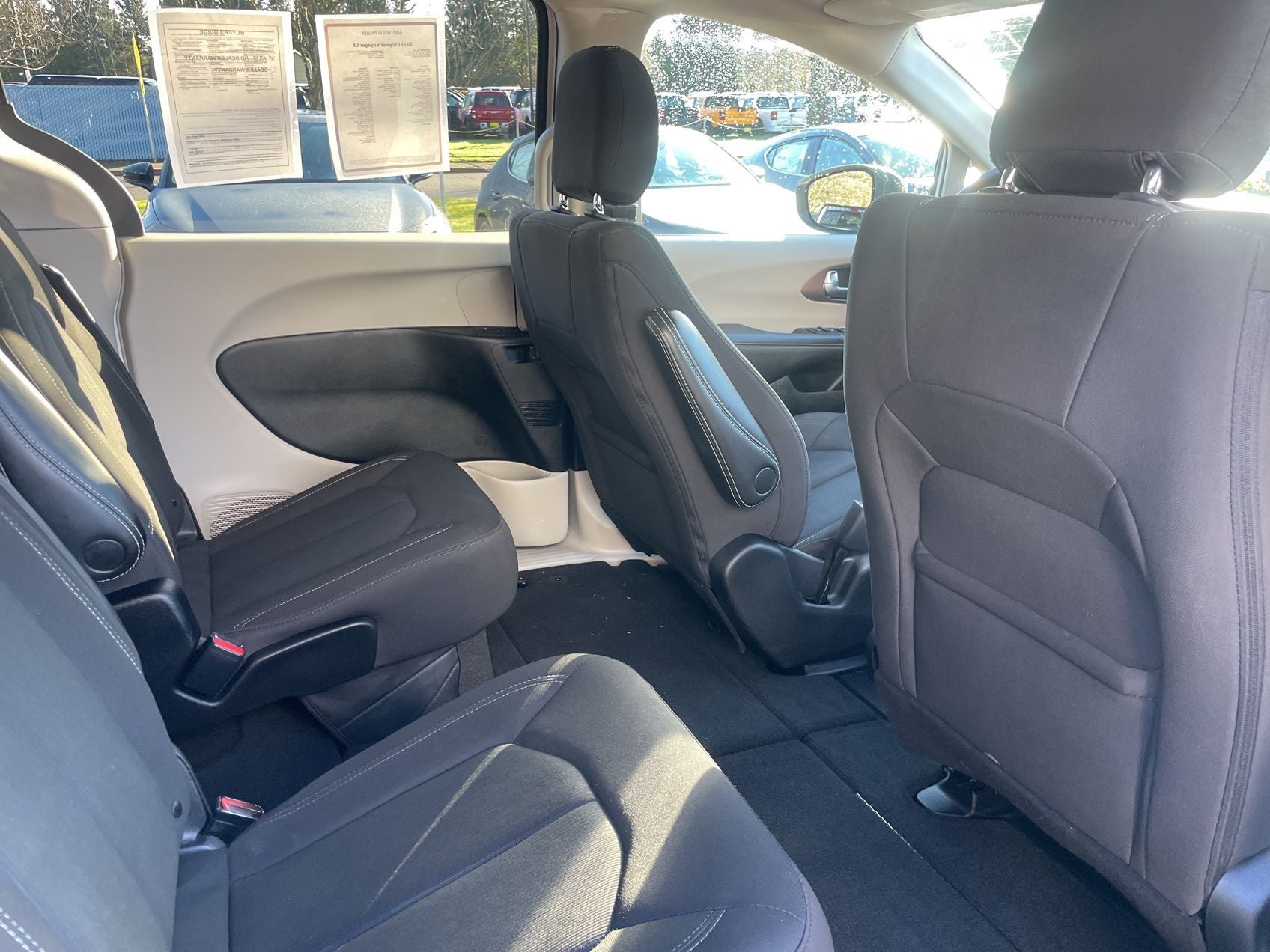 2023 Chrysler Voyager LX