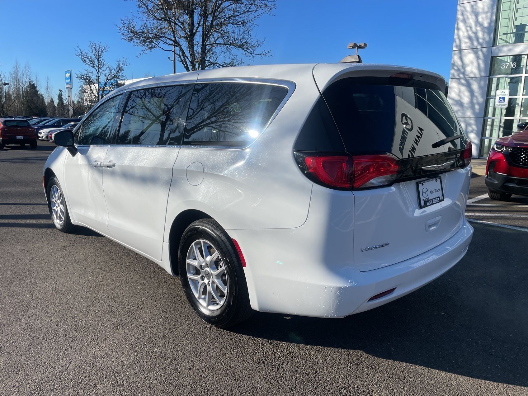 2023 Chrysler Voyager LX