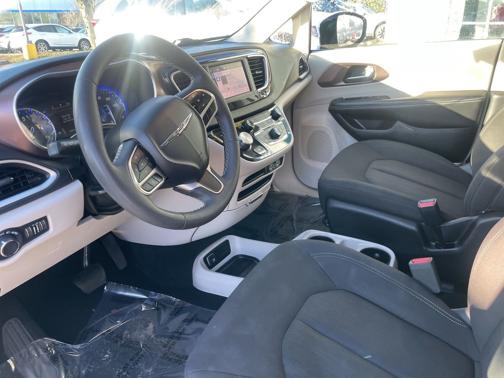 2023 Chrysler Voyager LX