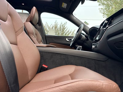 2023 Volvo XC60 B5 Plus Dark Theme