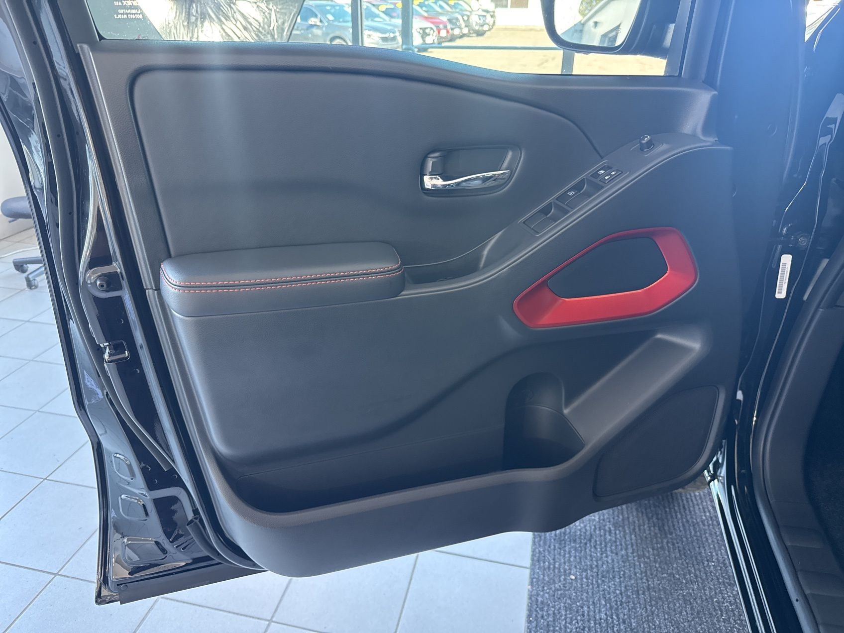 2025 Nissan Frontier PRO-4X 33'' ALL TERRAIN TIRES 17'' WHEELS, TINT