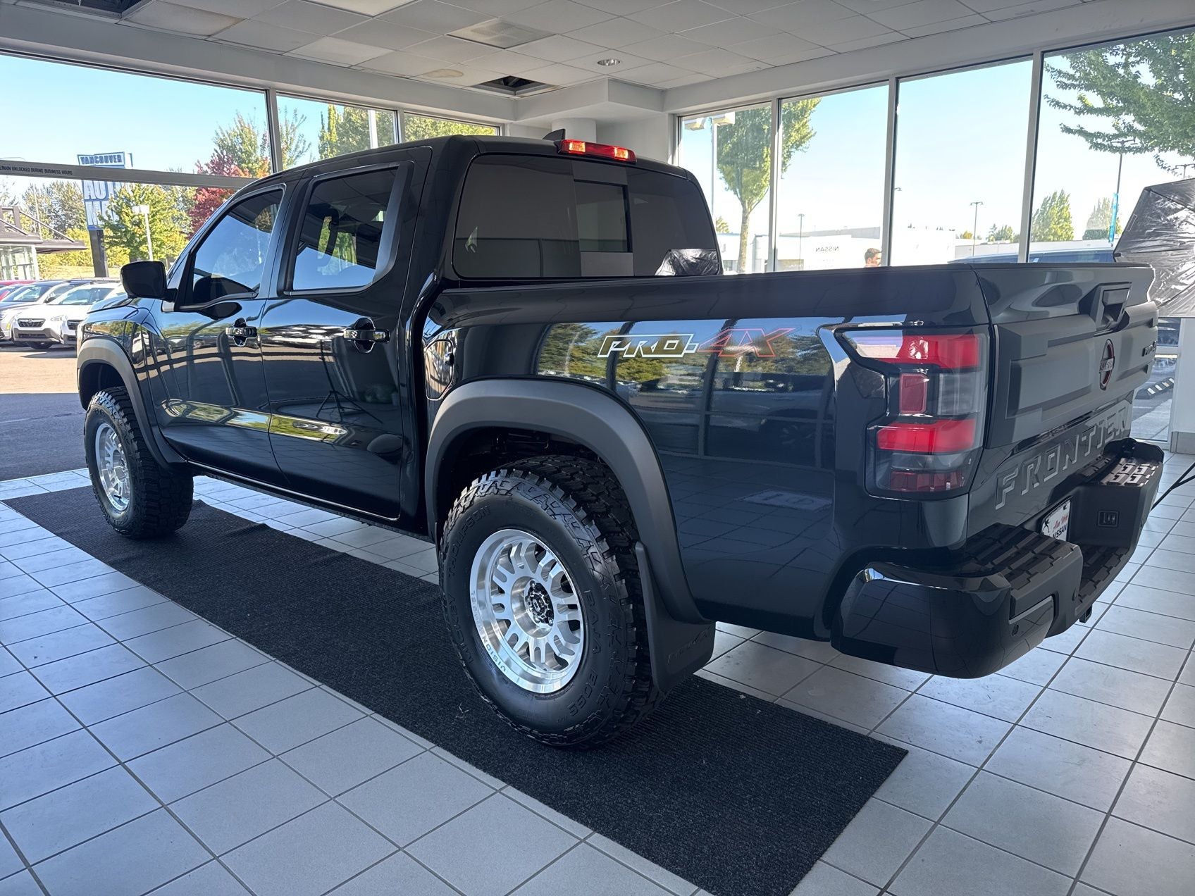 2025 Nissan Frontier PRO-4X 33'' ALL TERRAIN TIRES 17'' WHEELS, TINT