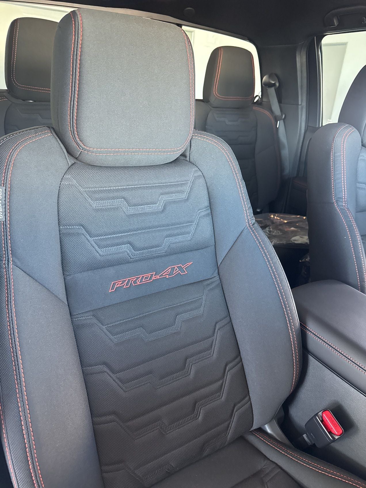 2025 Nissan Frontier PRO-4X 33'' ALL TERRAIN TIRES 17'' WHEELS, TINT