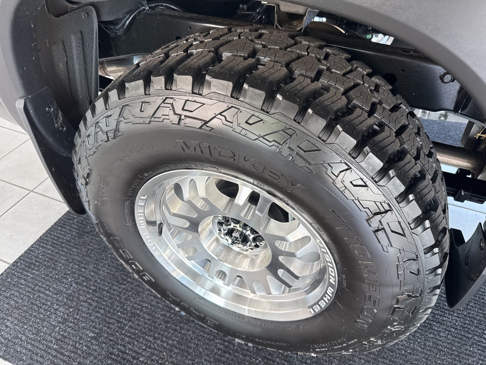 2025 Nissan Frontier PRO-4X 33'' ALL TERRAIN TIRES 17'' WHEELS, TINT