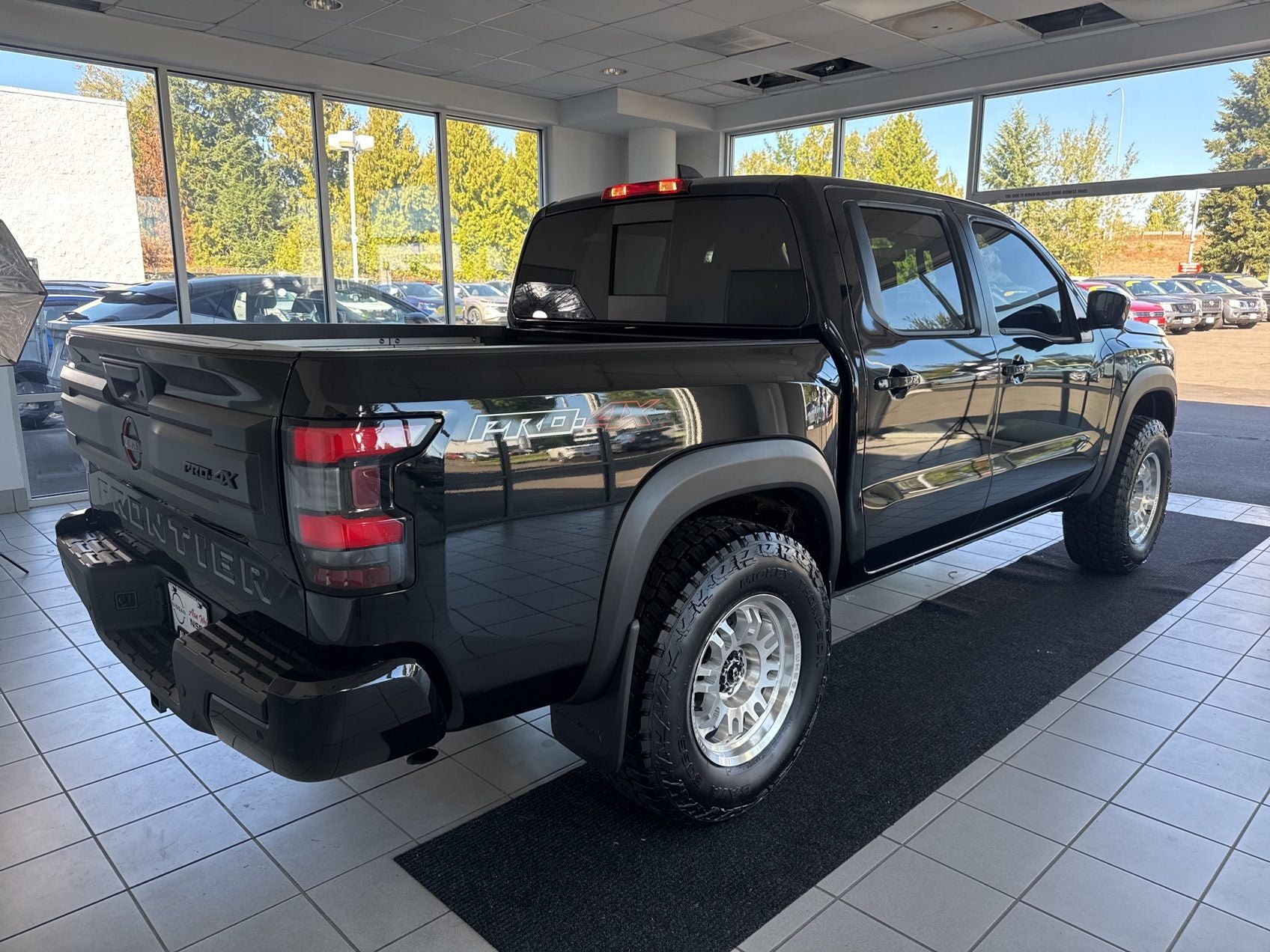 2025 Nissan Frontier PRO-4X 33'' ALL TERRAIN TIRES 17'' WHEELS, TINT