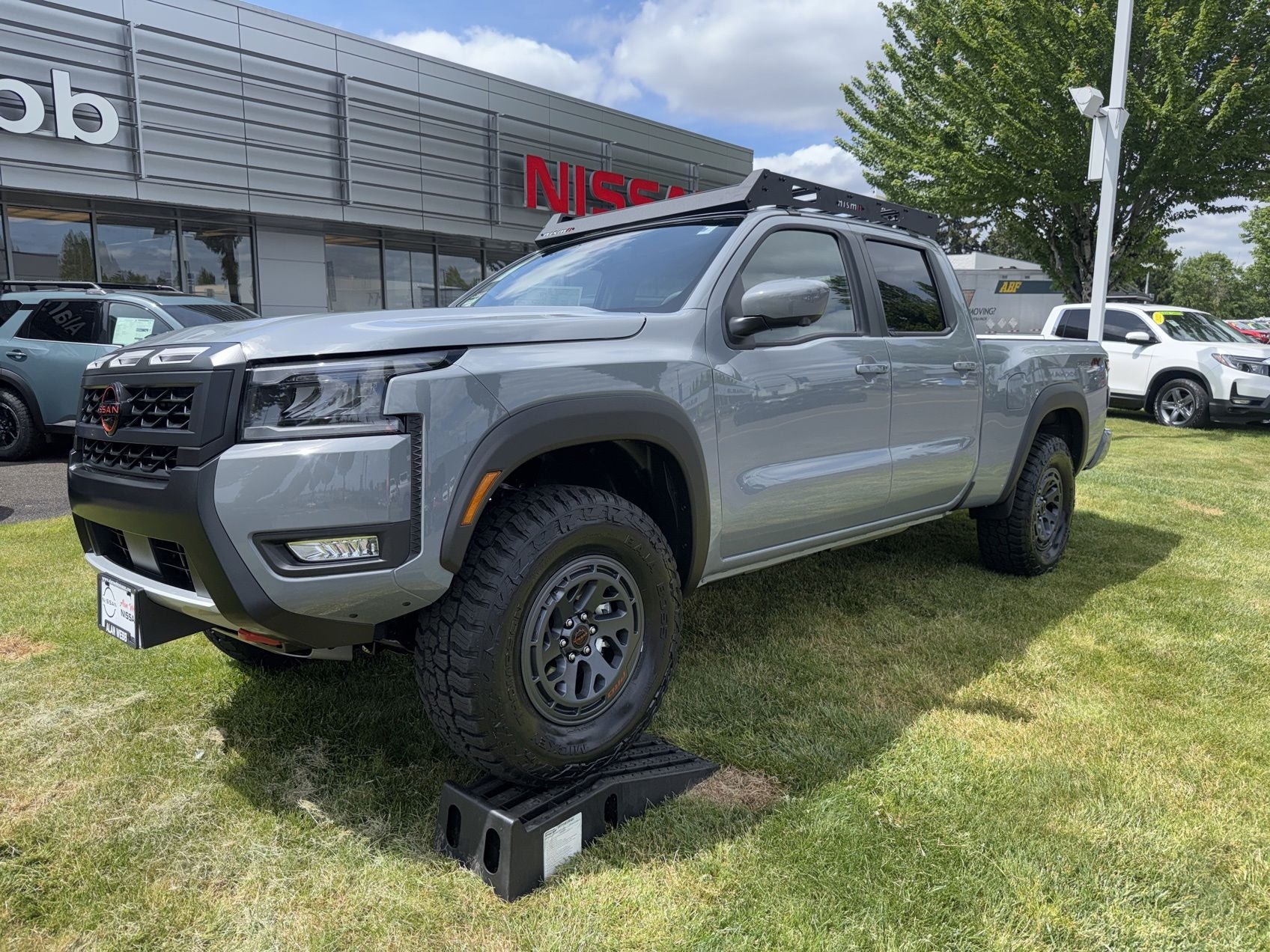 2026 Nissan Frontier PRO-4X 2.3" LIFT NISMO RACK 17 TIRES