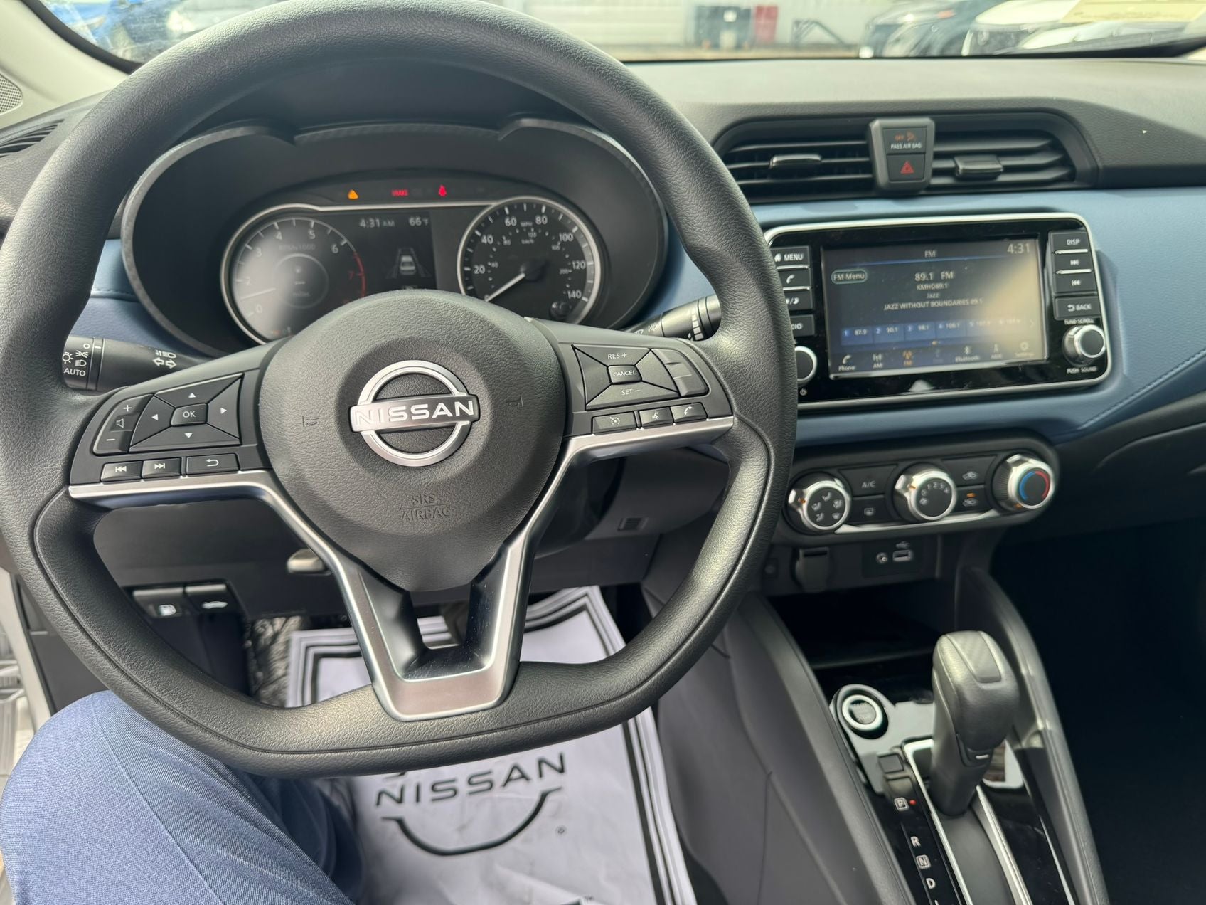 2025 Nissan Versa 1.6 SV