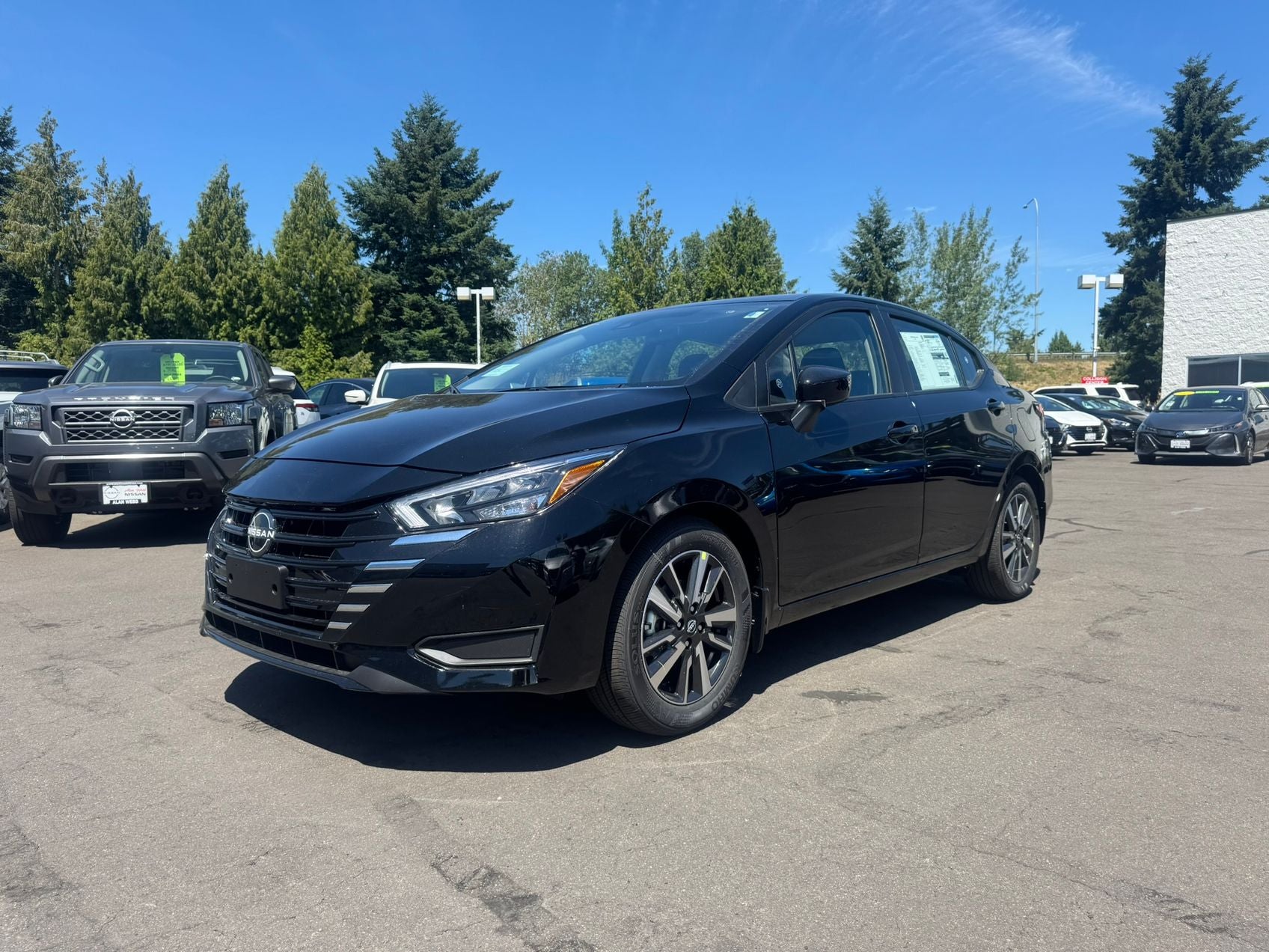 2025 Nissan Versa 1.6 SV LEATHER, HEATED SEATS