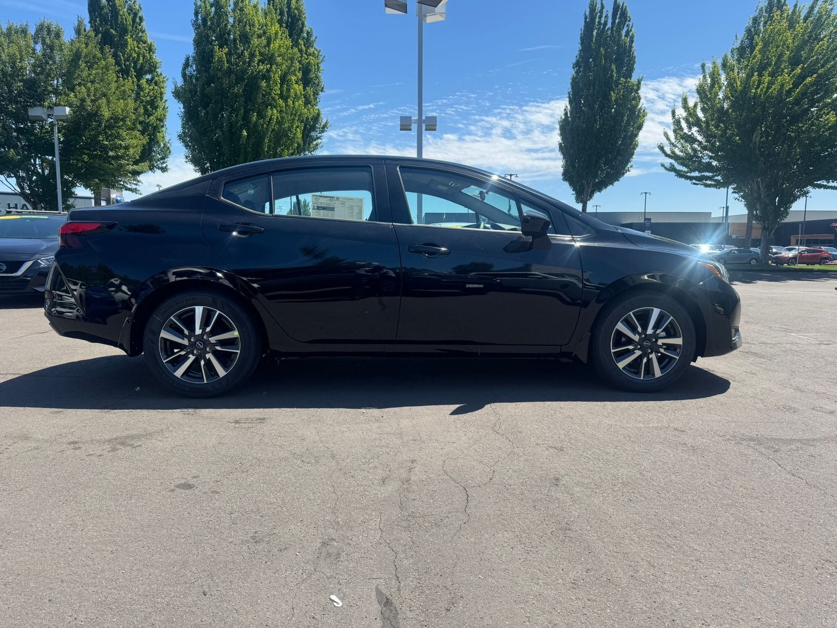 2025 Nissan Versa 1.6 SV LEATHER, HEATED SEATS