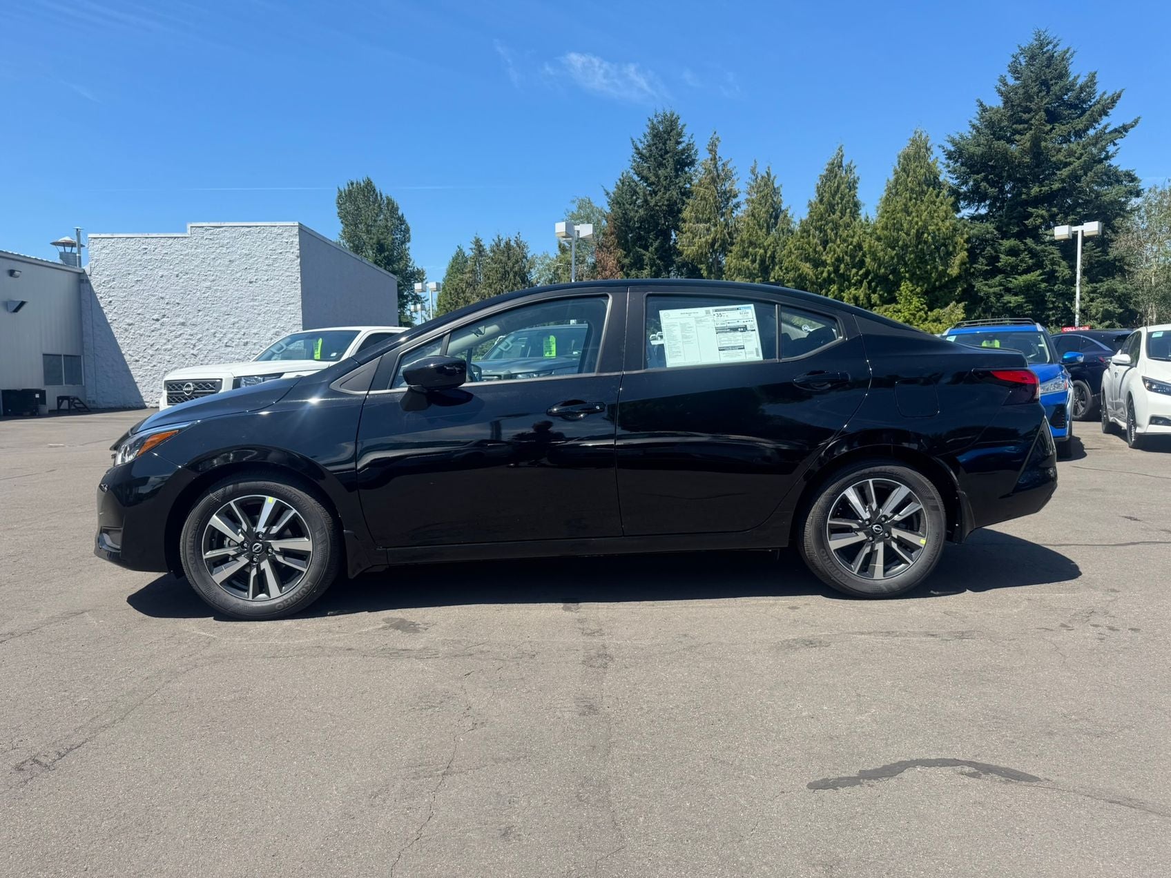 2025 Nissan Versa 1.6 SV LEATHER, HEATED SEATS