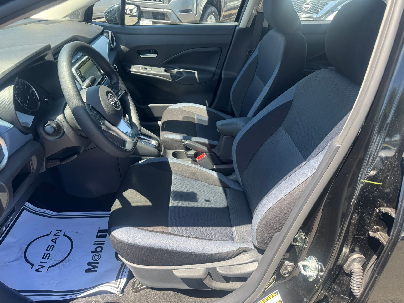 2025 Nissan Versa 1.6 SV LEATHER, HEATED SEATS