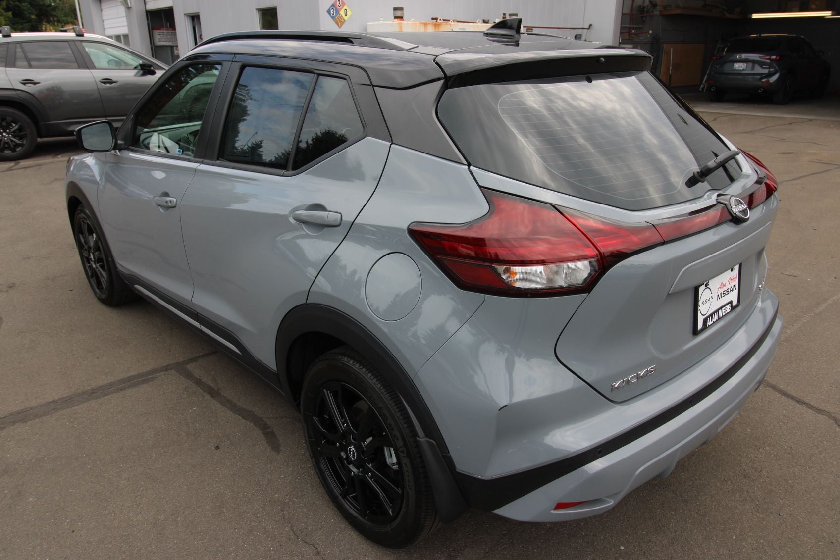 2023 Nissan Kicks SR