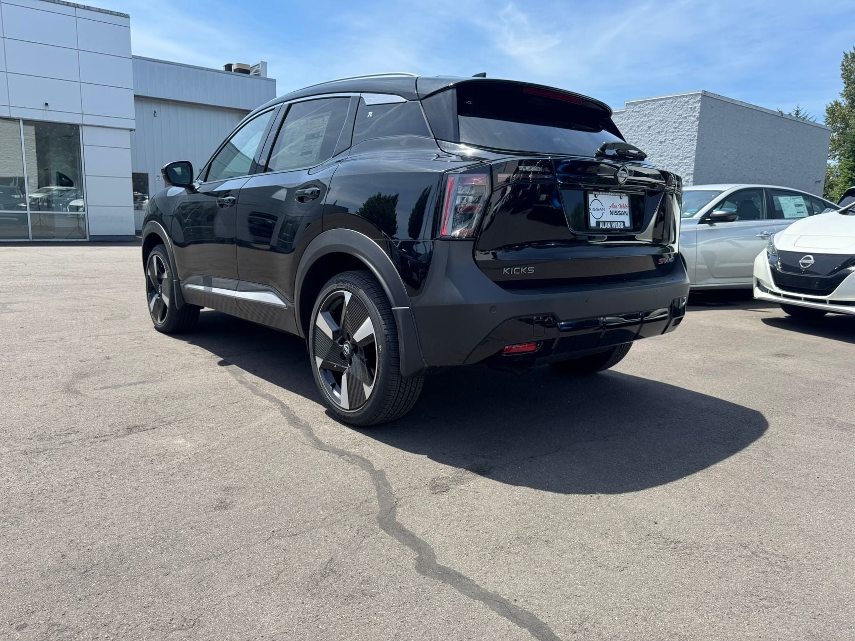 2025 Nissan Kicks SR
