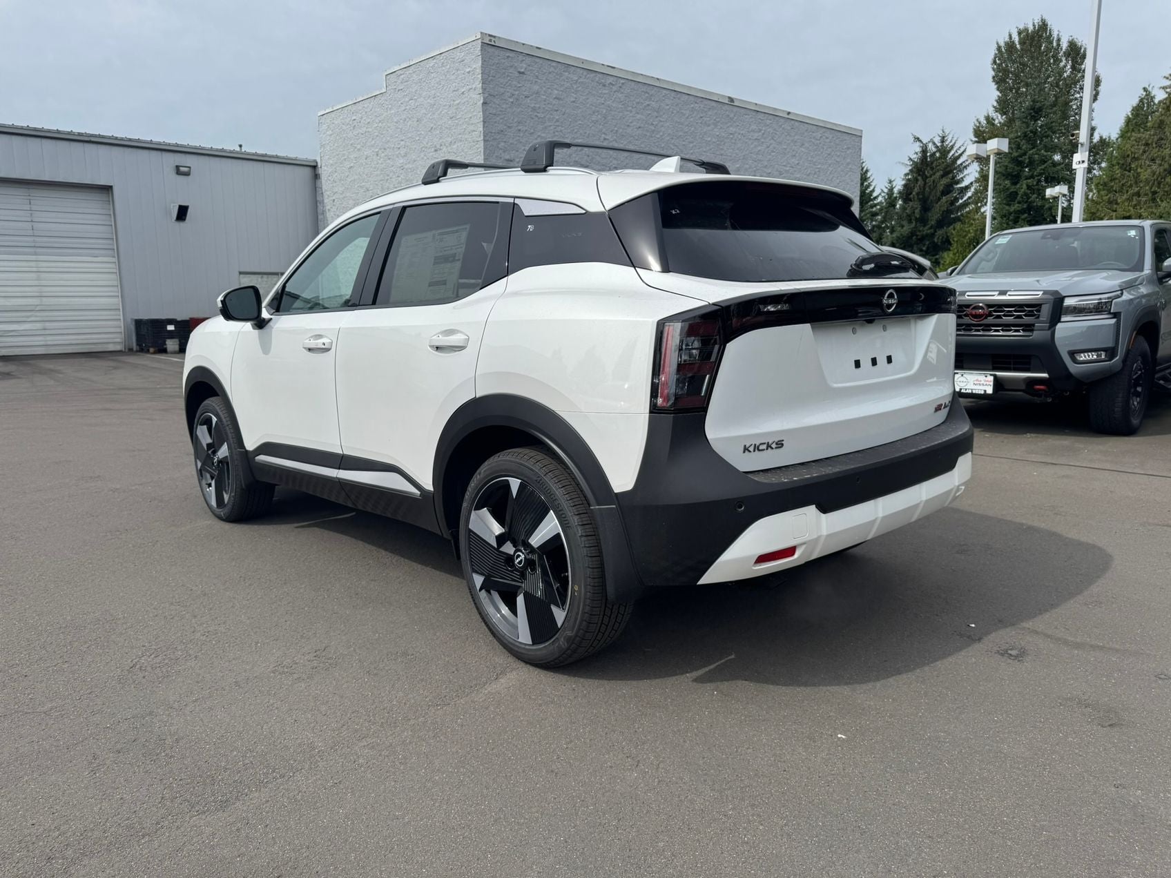 2025 Nissan Kicks SR