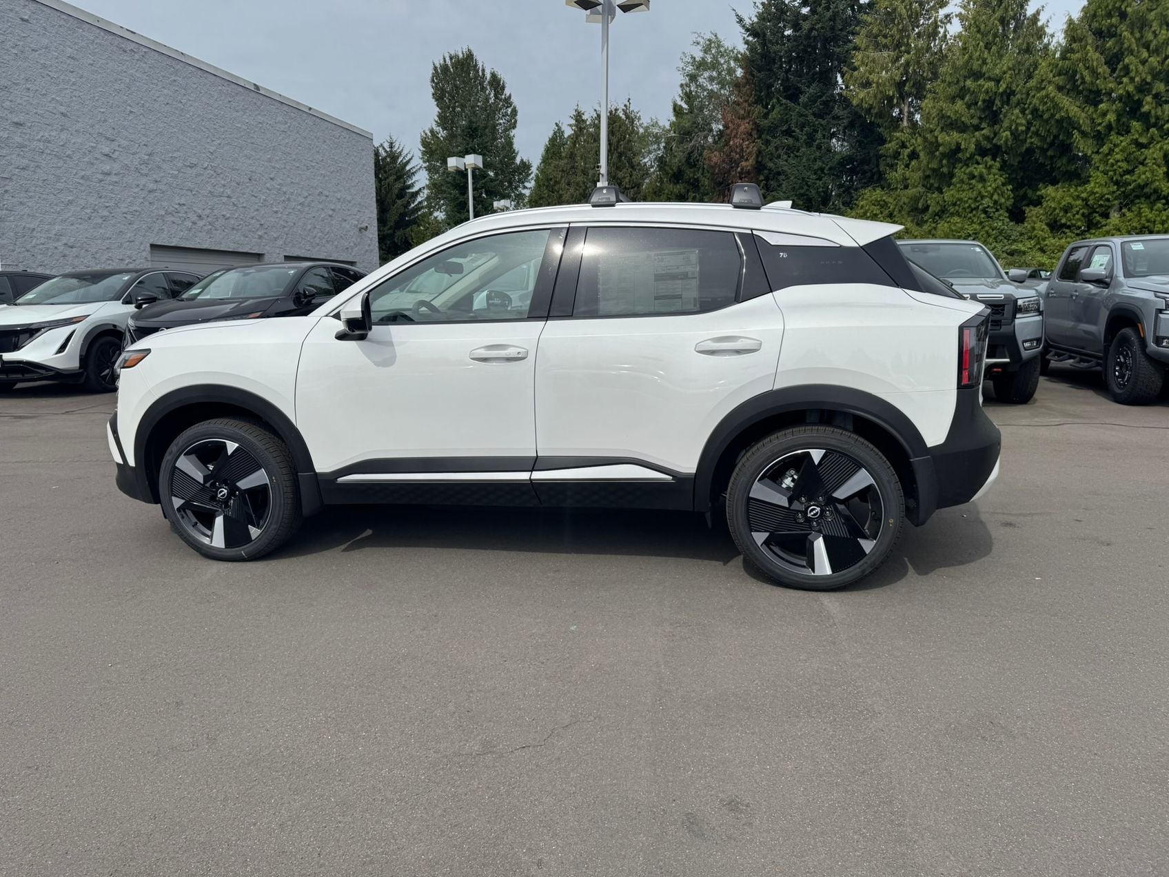 2025 Nissan Kicks SR