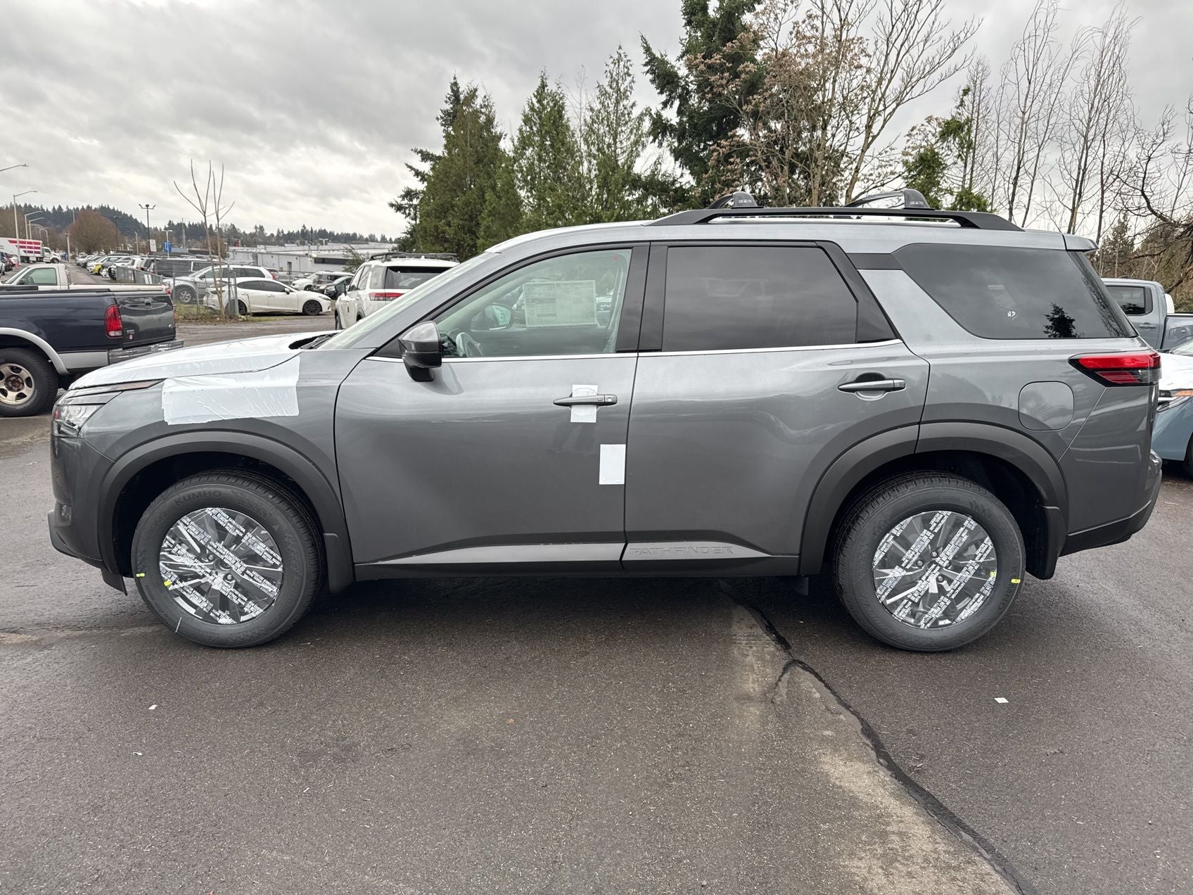 2025 Nissan Pathfinder SV