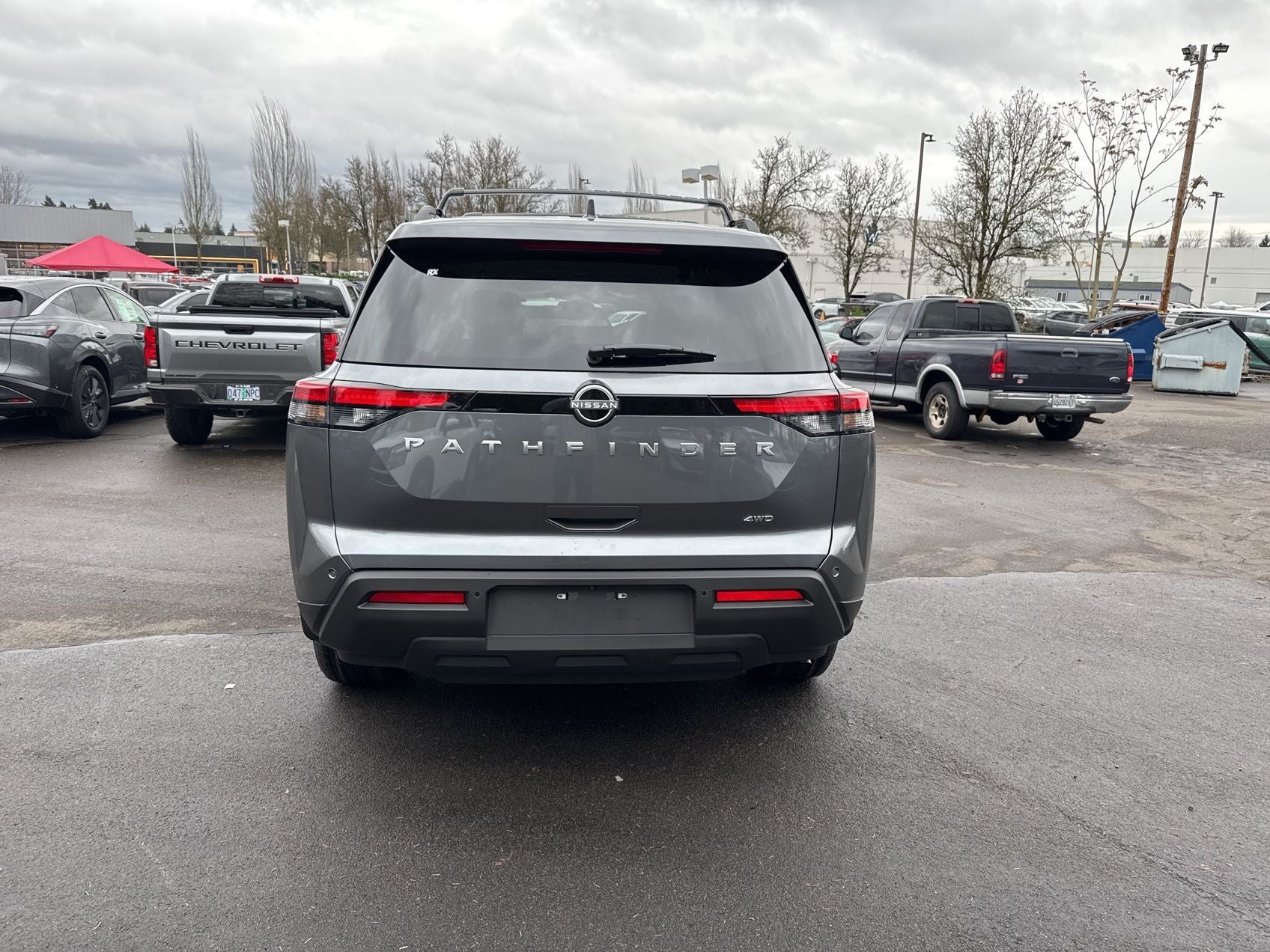 2025 Nissan Pathfinder SV