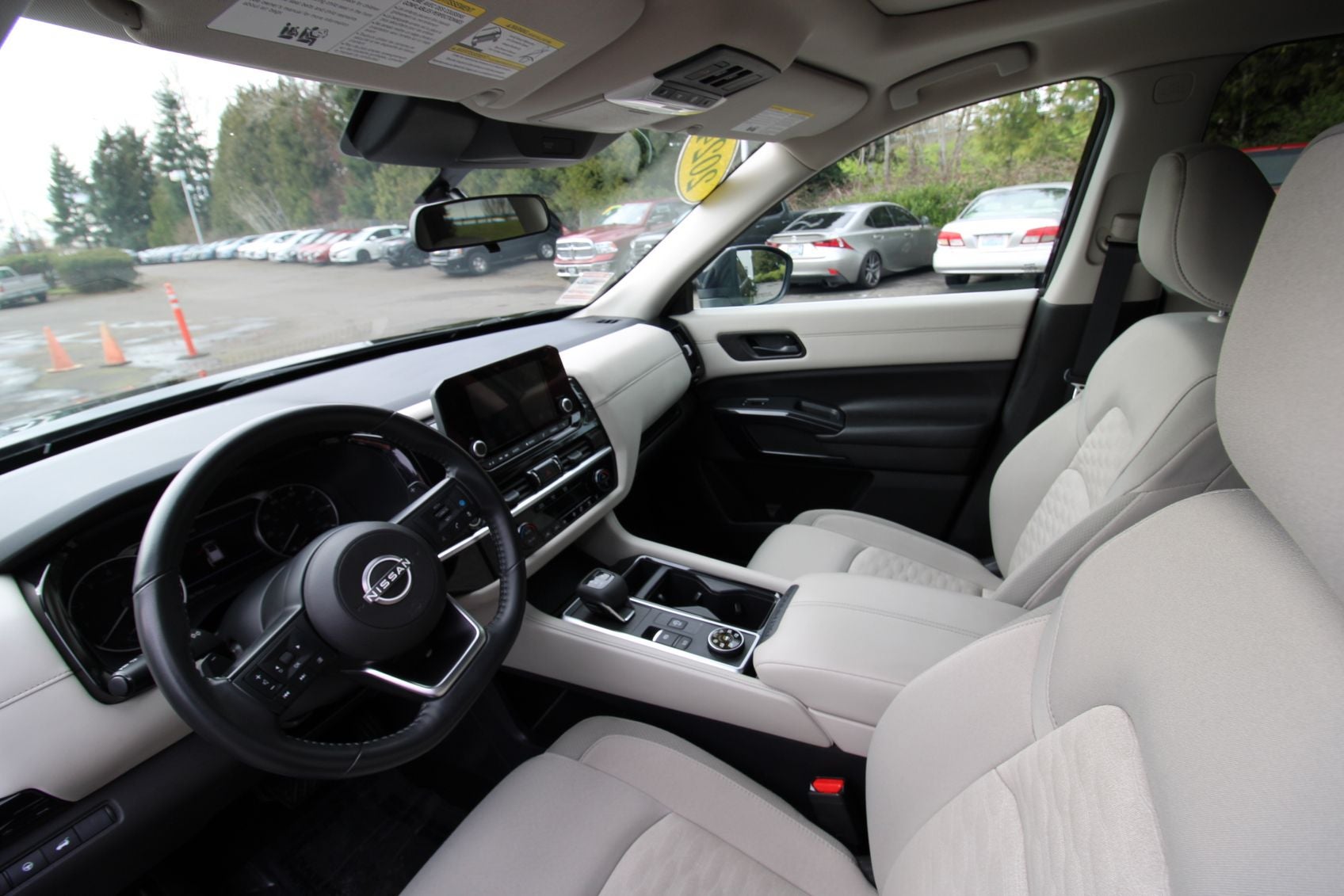 2024 Nissan Pathfinder SV