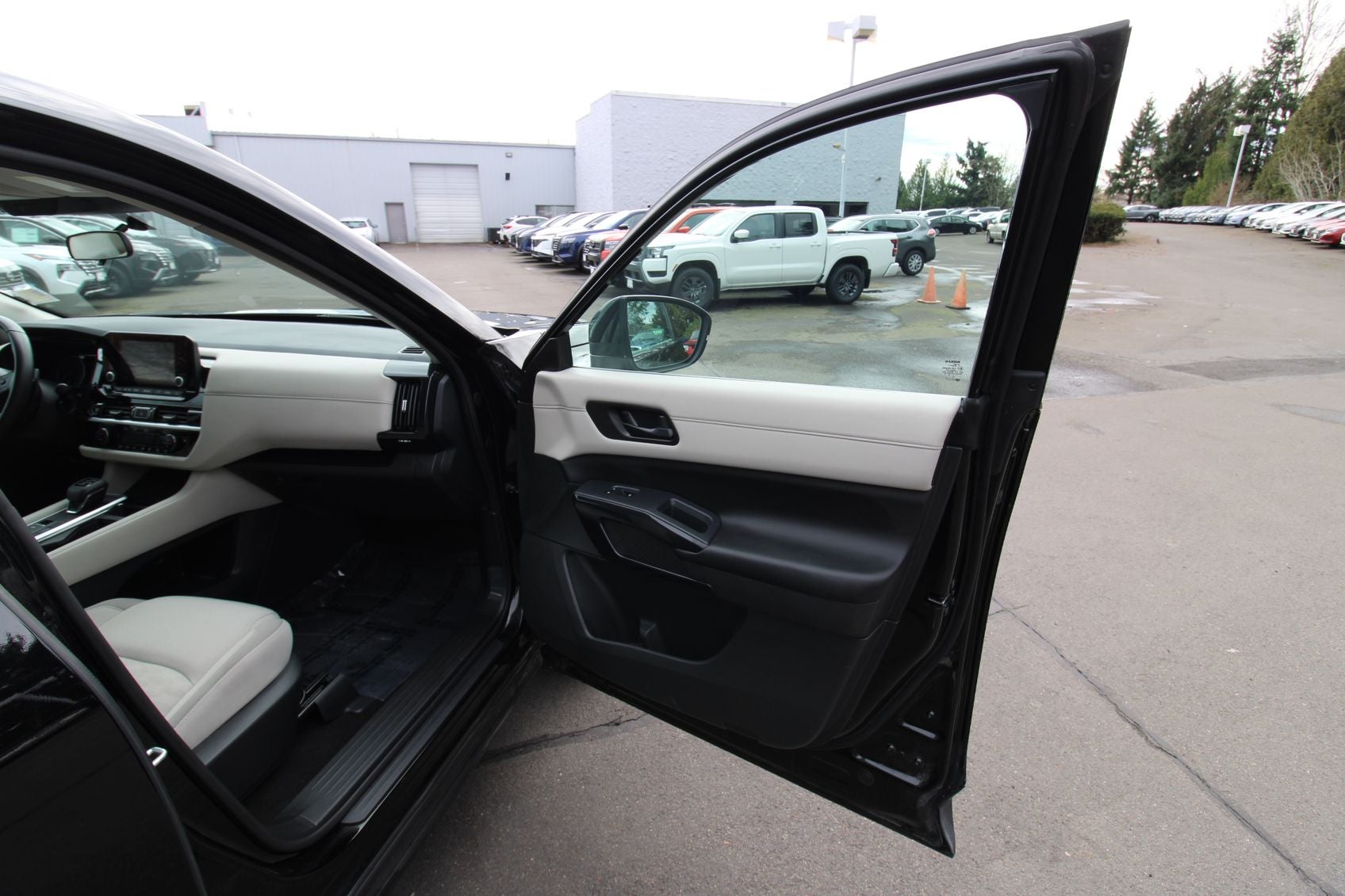 2024 Nissan Pathfinder SV