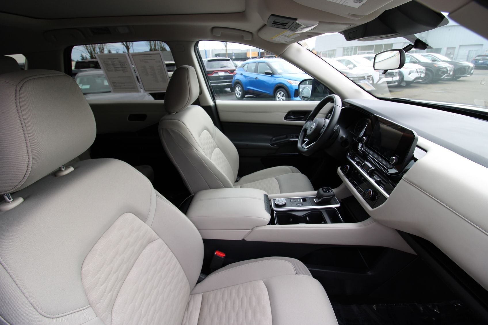 2024 Nissan Pathfinder SV