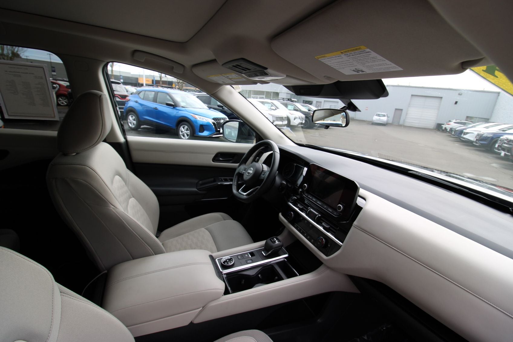 2024 Nissan Pathfinder SV