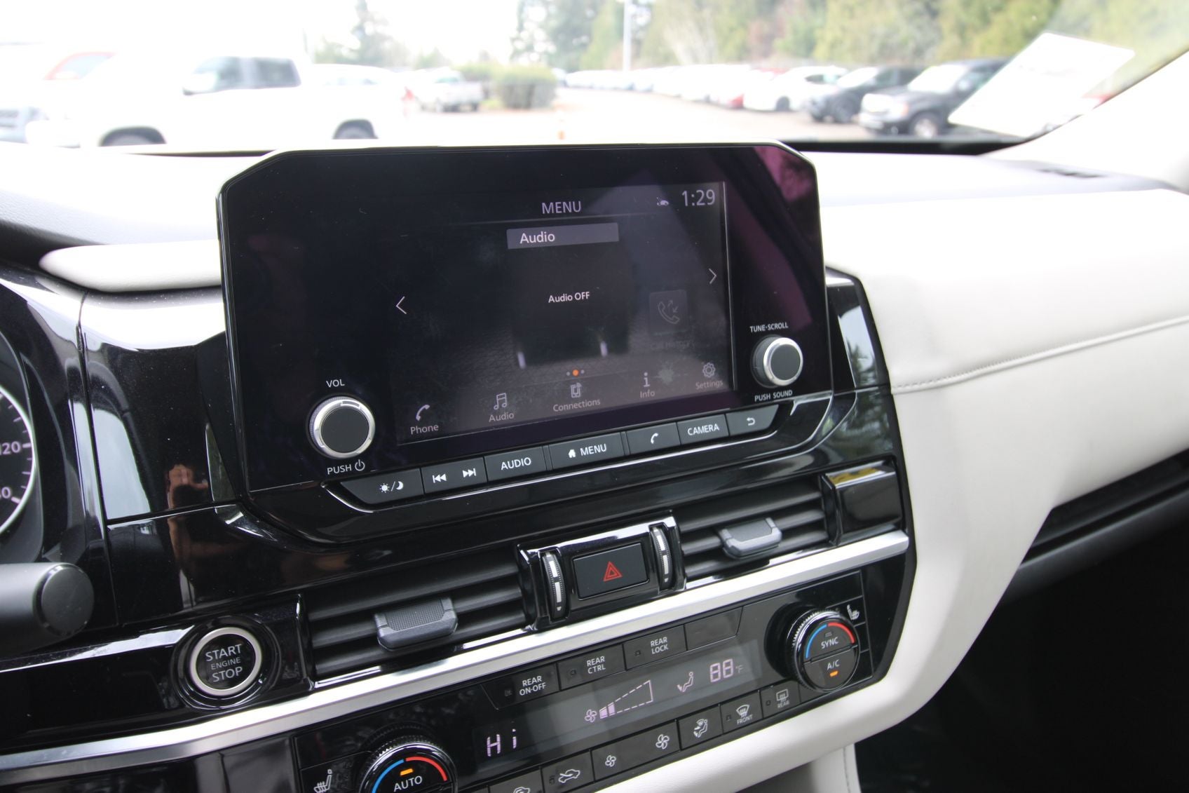 2024 Nissan Pathfinder SV