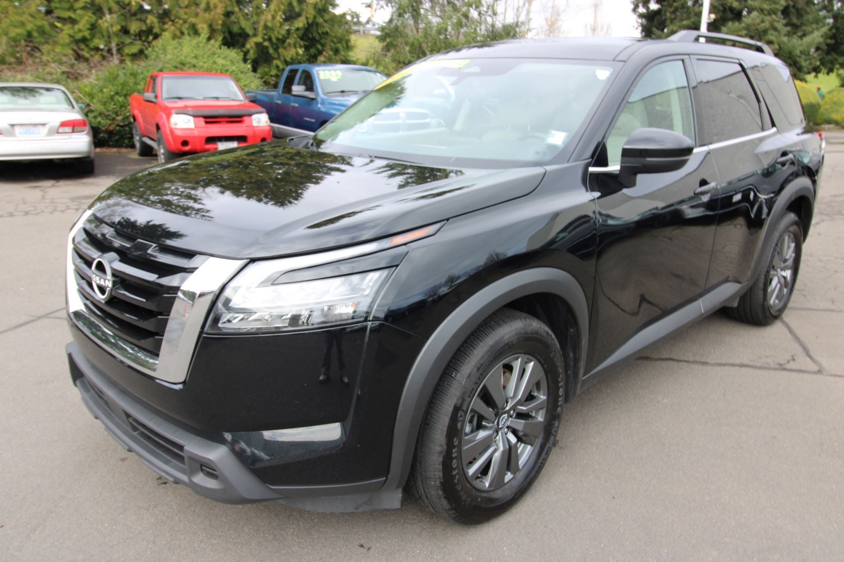 2024 Nissan Pathfinder SV