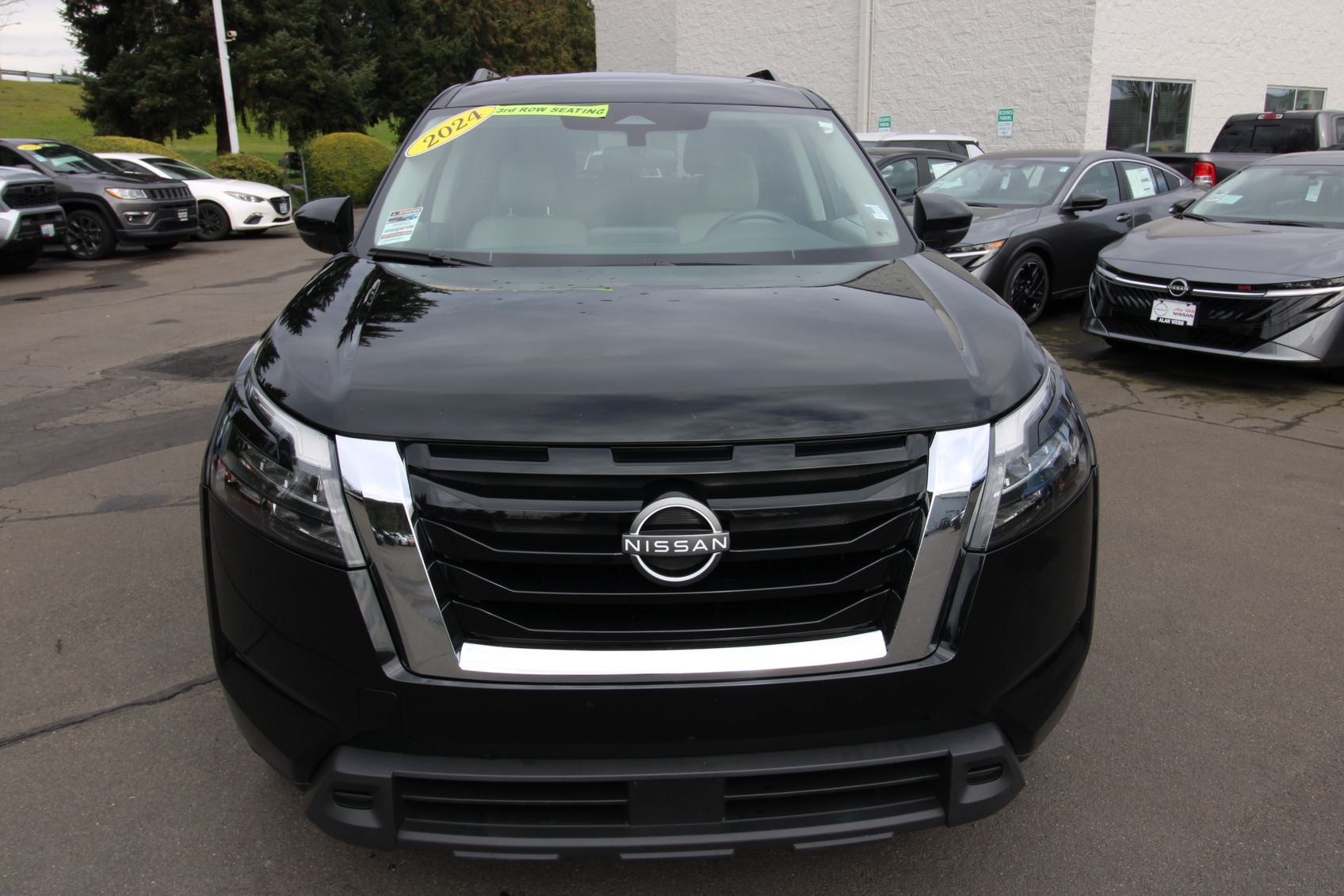 2024 Nissan Pathfinder SV