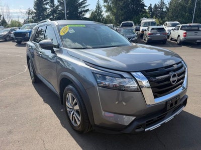 2024 Nissan Pathfinder SL