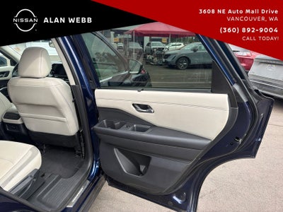 2023 Nissan Pathfinder SL