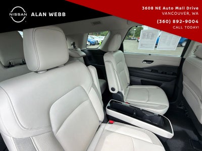 2023 Nissan Pathfinder SL