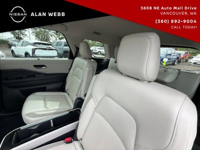 2023 Nissan Pathfinder SL