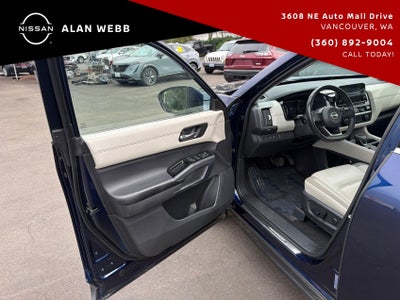 2023 Nissan Pathfinder SL