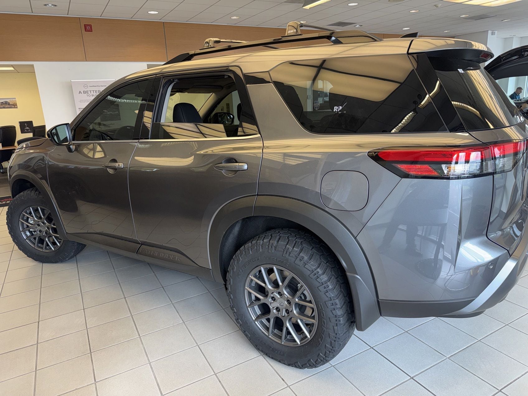 2026 Nissan Pathfinder SL 2" lIFT 31"TIRES 18" WHEELS WINDOW TINT