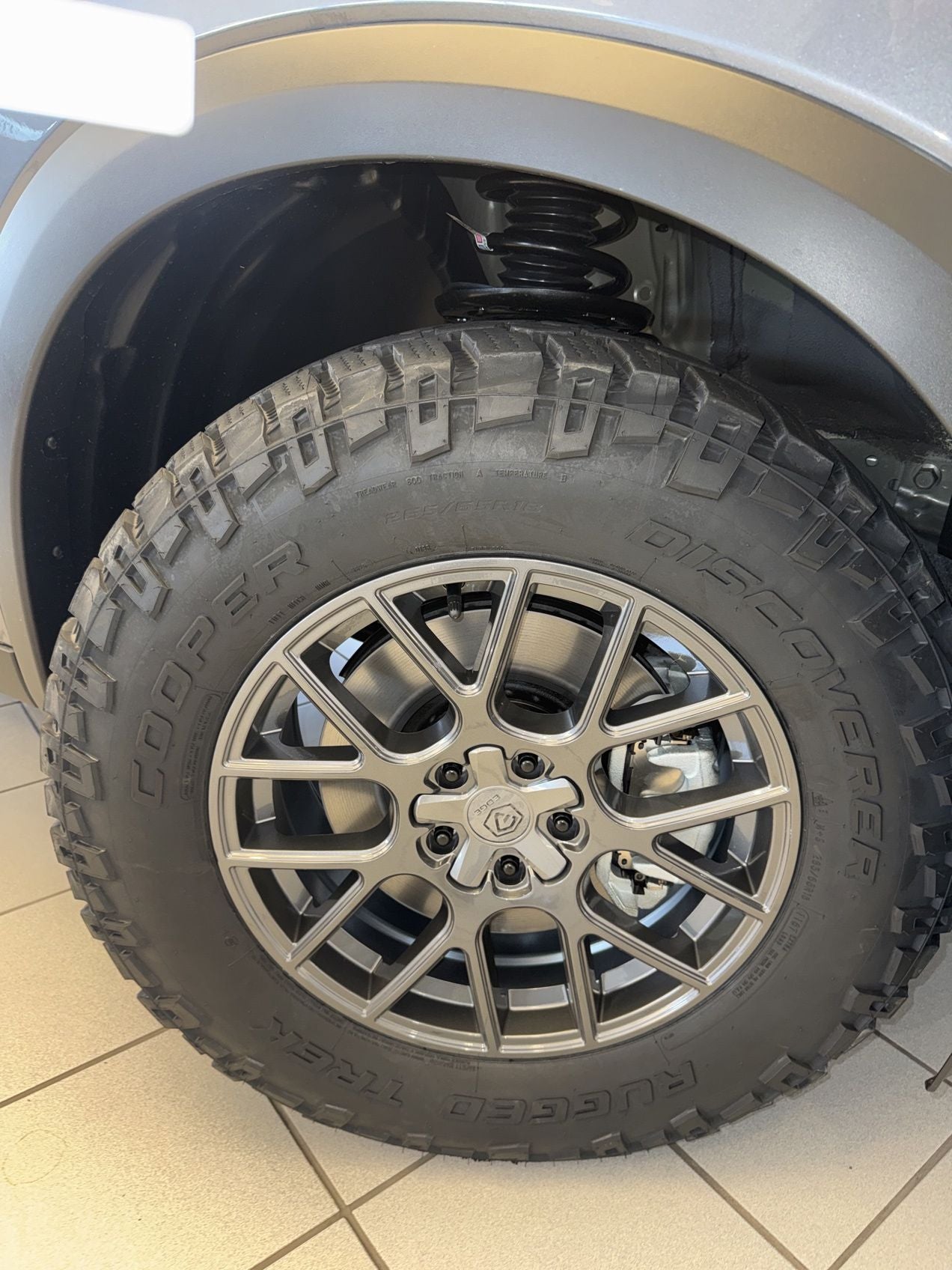 2026 Nissan Pathfinder SL 2" lIFT 31"TIRES 18" WHEELS WINDOW TINT