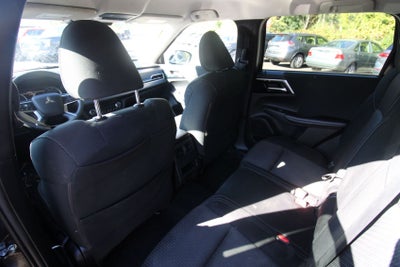 2022 Mitsubishi Outlander ES